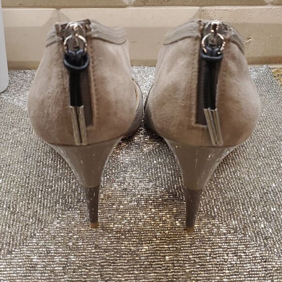 L.A.M.B. Suede Heels - Size 10‎ - Picture 4 of 9